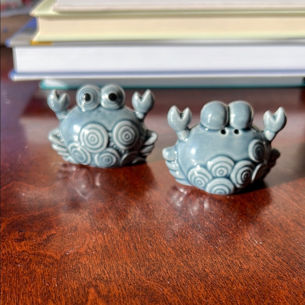 Ceramic Crab Figurines Salt & Pepper Shakers